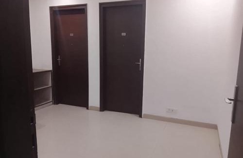 DLF Phase 3 House | Tipsyy Inn Suites 020