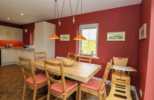 Oban Cottage | TIRLAGGAN ÚR, pet friendly, with open fire in Lismore