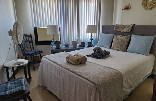Downtown Minneapolis Bed & Breakfast | TISOM BRAND Bed Breakfast Beverages nA MAN'S CAVE#1