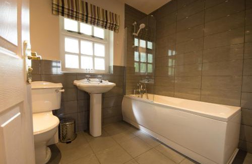 Holestone Moor Cabin | Tissington Cottage- Darwin Lake Holiday Village