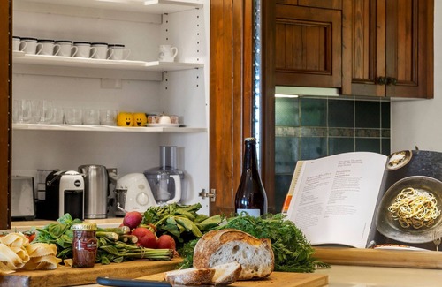 Kurrajong Heights House | TIVERTON- TRANQUIL MOUNTAINS ACCOMMODATION IN A GARDEN SETTING - SPECIALS ON NOW !