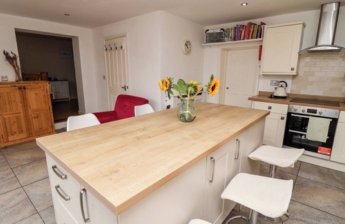 Clumber Park Cottage | TIVOLI, pet friendly, character holiday cottage in Elkesley