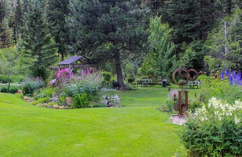 Jefferson County Cabin | Tizer Botanic Gardens Cabin 1/2 way between Yellowstone & Glacier National Parks