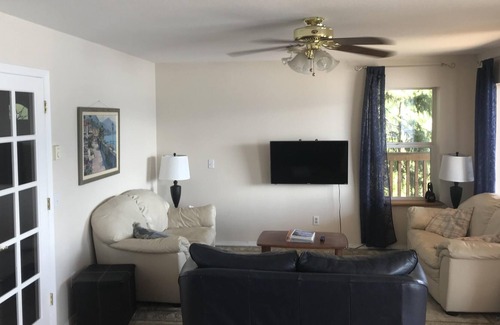 Scotch Creek House | TLC Beachhouse "Suite 1" - Waterfront - Shuswap Vacations and Sledding Accommodation (clone)