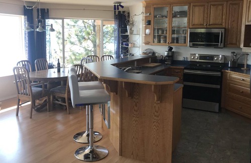 Scotch Creek House | TLC Beachhouse "Suite 1" - Waterfront - Shuswap Vacations and Sledding Accommodation (clone)