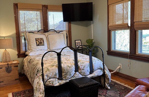 Norman Other | Tn A tranquil farmhouse getaway only 12 minutes away from the OU campus.n