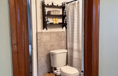 Norman Other | Tn A tranquil farmhouse getaway only 12 minutes away from the OU campus.n
