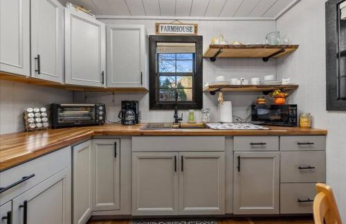 Suches House | TNT II Creek Front, Hot Tub, Fire Pit