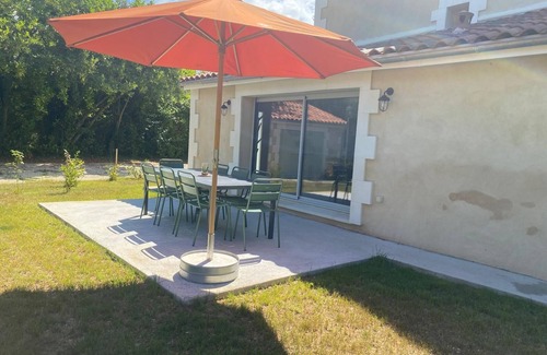 Chateauneuf-sur-Charente House | To the sound of water on the river side
