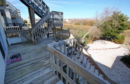 Holden Beach House | Toadally Relaxin' - Open Sunny Floor Plan - Bring Your Dog!