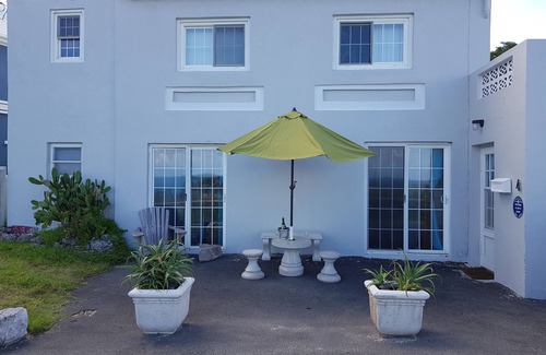 St. George's Apartment | TOBACCO BAY BEACH FRONT TRADITIONAL APARTMENT