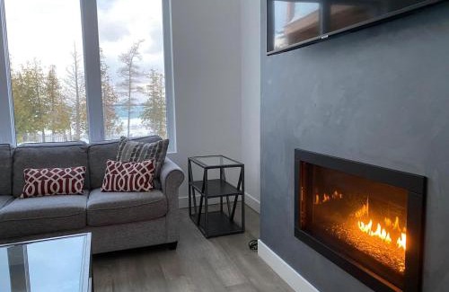 Northern Bruce Peninsula House | Tobermory Modern Waterfront Escape