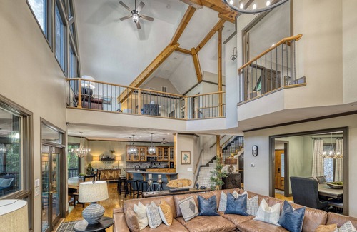 Blue Ridge Cabin | Toccoa River Lodge, 6 BR, Private Pool on the river just 15 min to Blue Ridge GA