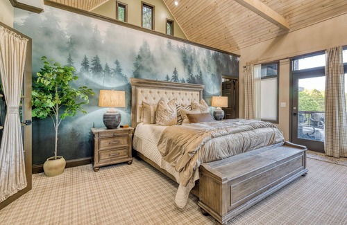 Blue Ridge Cabin | Toccoa River Lodge, 6 BR, Private Pool on the river just 15 min to Blue Ridge GA