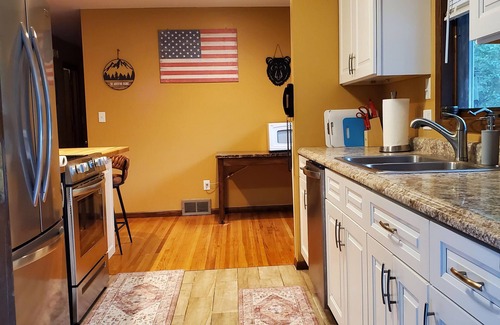 Kenwood House | Toledo Blue House-Spacious 5 bedroom, 2 living rooms & large outside area
