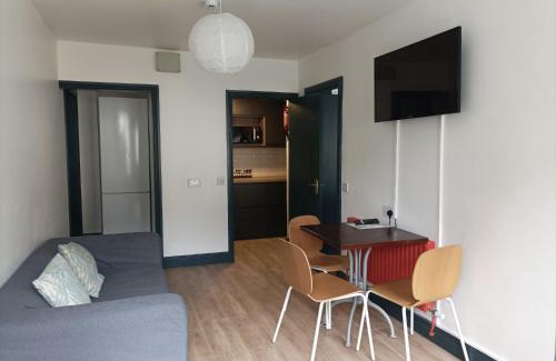 Broadstone House | Tom Dick and Harriet's Accommodation