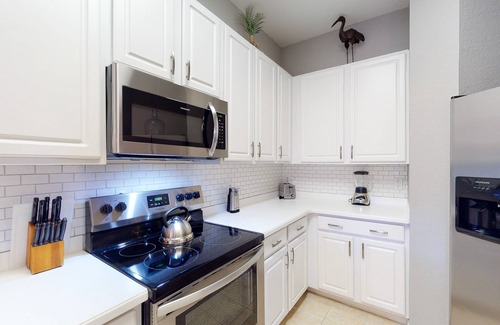 Bahama Bay Condo | Tommy Bahama-style condo with a lovely lanai and resort amenities