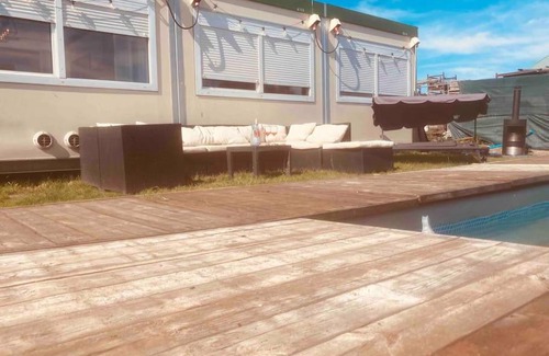 Lazarushoek House | Tomorrowland Poolhouse 2 rooms 4 -6p bar shuttle WE1