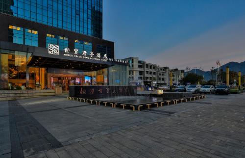 Tonglu County Hotel | Tonglu World Trade SSAW Boutique Hotel