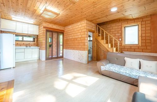 Sanyang-eup House | Tongyoung Blue House Spa Pension