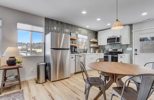 West Colorado Springs House | Tonka Heights! Family Home! King Hot Tub! BBQ