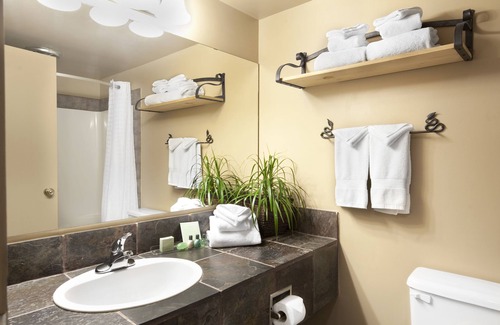 Jasper Hotel | Tonquin Inn