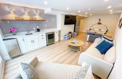 East Orleans House | Tonset Manor: 232-O East Orleans Vacation Estate Includes Guest House, Heated Pool, Hot Tub
