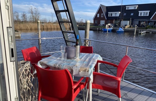 Stavoren Boat Rental | TOP Ausgestattetes Hausboot mit Dachterrasse in Stavoren am Ijsselmer