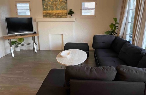 Pico - Robertson Apartment | Top, best location & updated home in LA