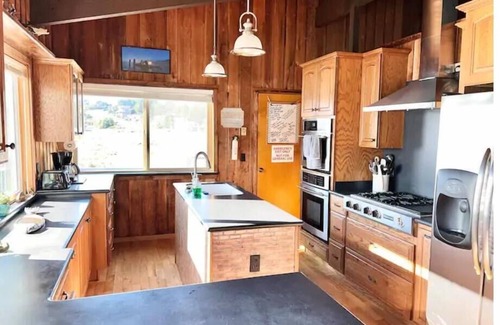 Gold Beach Apartment | Top Deck on the Rogue