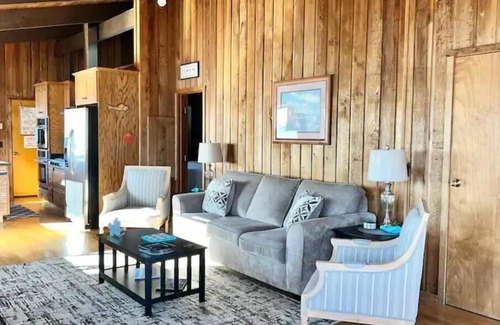 Gold Beach Apartment | Top Deck on the Rogue