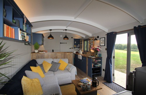 Marsham Cabin | Top Farm Shepherds Lodge, nestled in a peaceful farm in Marsham, North Norfolk