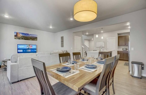 Stetson Hills House | Top Flight! Modern AC Fast WiFi Patio Garage