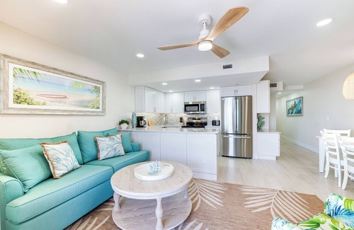 Sanibel Condo | Top floor 1-bedroom unit with beautiful walk in shower.