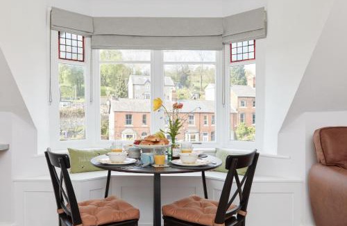 Matlock Apartment | Top floor 1BR apartment central Matlock