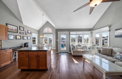Gold Coast Condo | Top-Floor 3BR Ocean City w/Porch + Parking