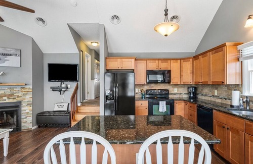 Gold Coast Condo | Top-Floor 3BR Ocean City w/Porch + Parking
