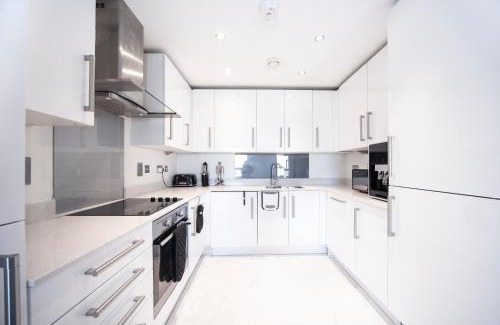 Wembley Park Apartment | Top Floor Apt - 2 Bed/2 Bath + Private Balcony