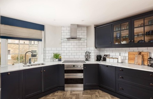Upper Town Apartment | Top Floor at 13 Rivers Street