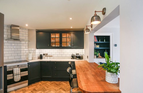 Upper Town Apartment | Top Floor at 13 Rivers Street
