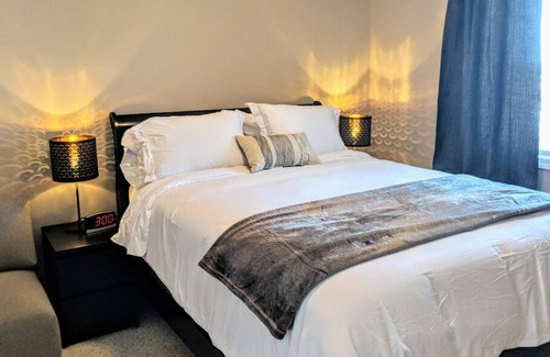 Stony Plain Condo | Top Floor Bright 2BR 2Bath Condo next to Westview