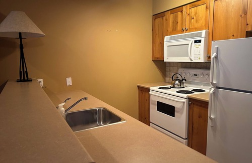 Silver Star Mountain Apartment | Top-floor cozy studio with mountain views, private deck, ski-in and out