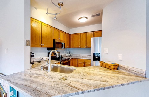 Manteo Condo | Top-floor condo near attractions with sound views, balcony, washer/dryer, AC