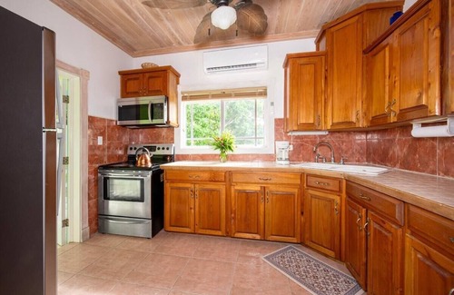 Triana Shores Apartment | Top Floor Condo, Walk to Pink Sands Beach
