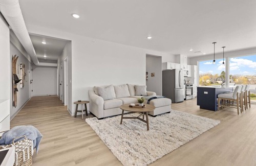 Lake City Condo | Top floor end unit with covered porch overlooking Lake Pepin - Unit 301