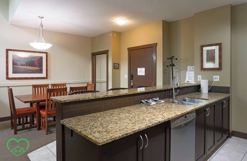 East Kootenay Condo | Top floor/Mountain views/Quiet 3-bed condo