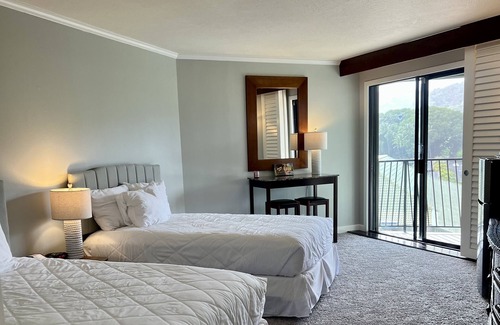 Hanamaulu Resort | TOP Floor- Resort Room on Beach with 4 Pools, AC, Restaurants, No Resort Fee!