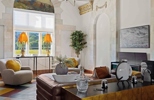 Louisville House | Top-Floor Riverside Retreat|Timeless Charm & Views