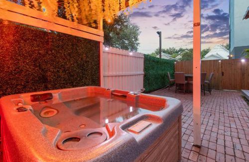 Crescent Lake Apartment | Top Floor - Sun Filled Home - Jacuzzi - Pets Ok