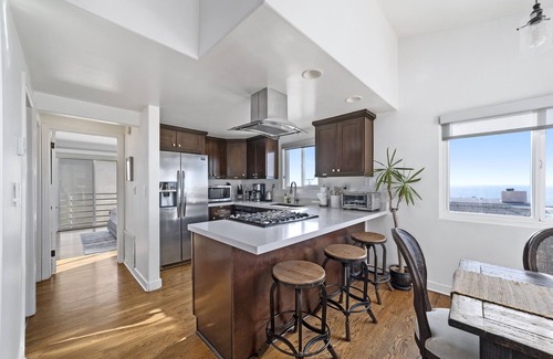 El Segundo Condo | Top Floor Unit with Panoramic Views Steps to the beach with 3 Parking Spots!